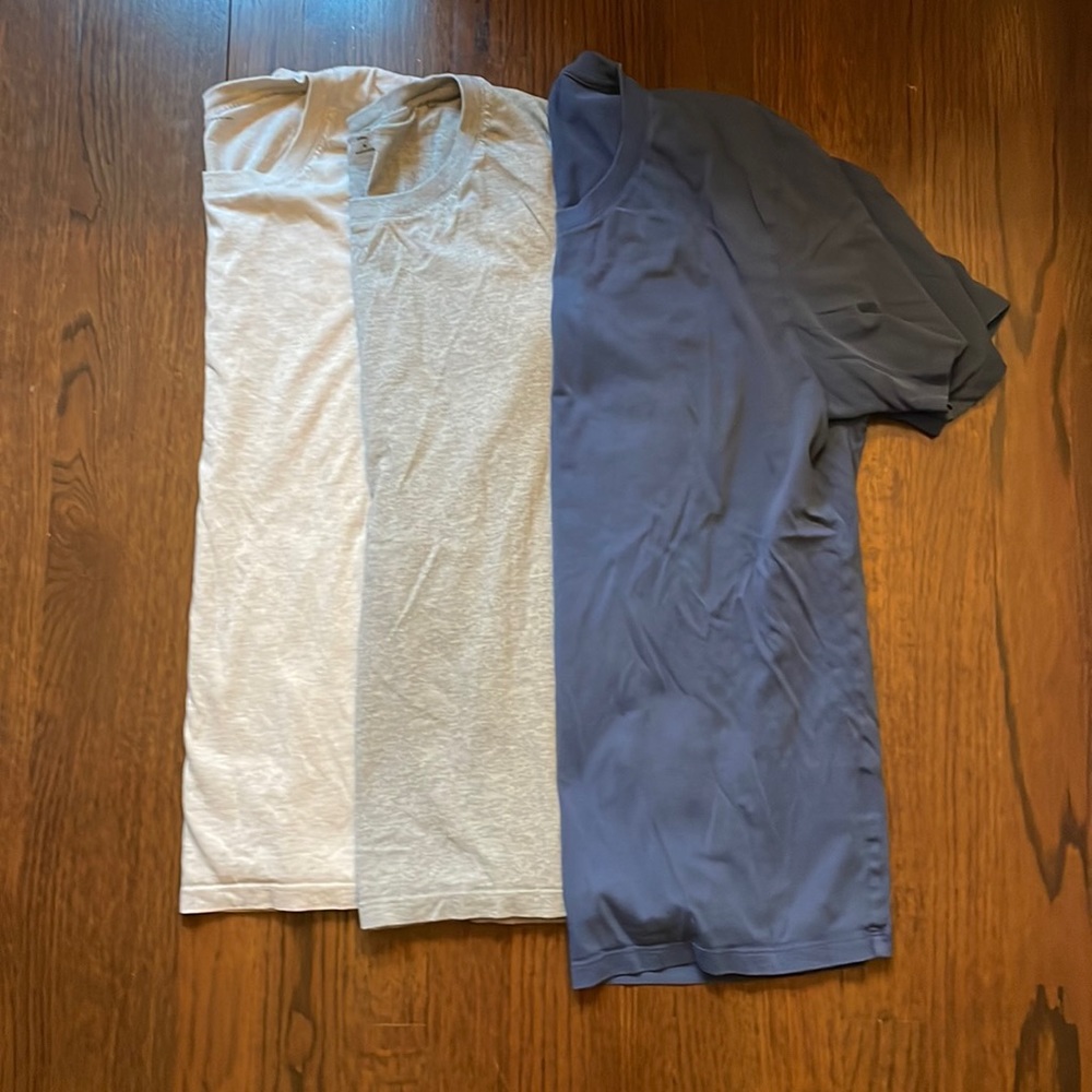 Bundle of Men’s Medium T-Shirts from Uniqlo